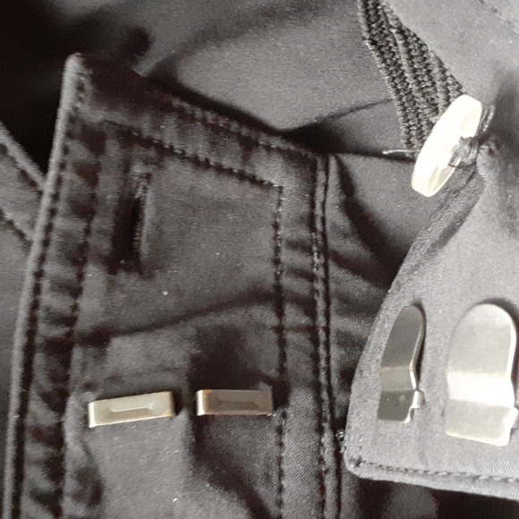 Athleta sz 14 shorts with silver closure and zipper mesh lined pockets - Picture 7 of 8